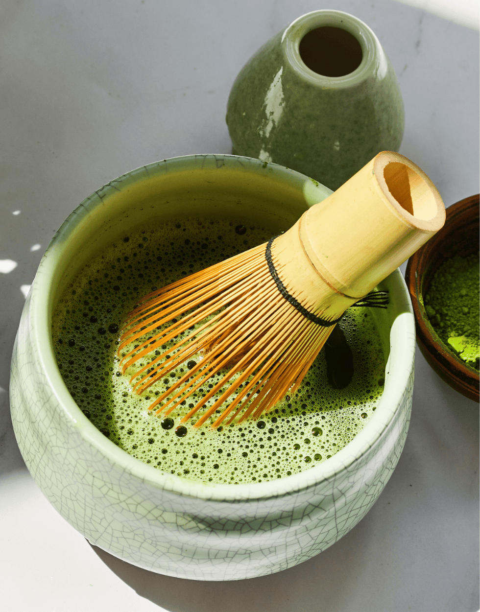 Batidor de matcha chasen de bambú para preparar té matcha